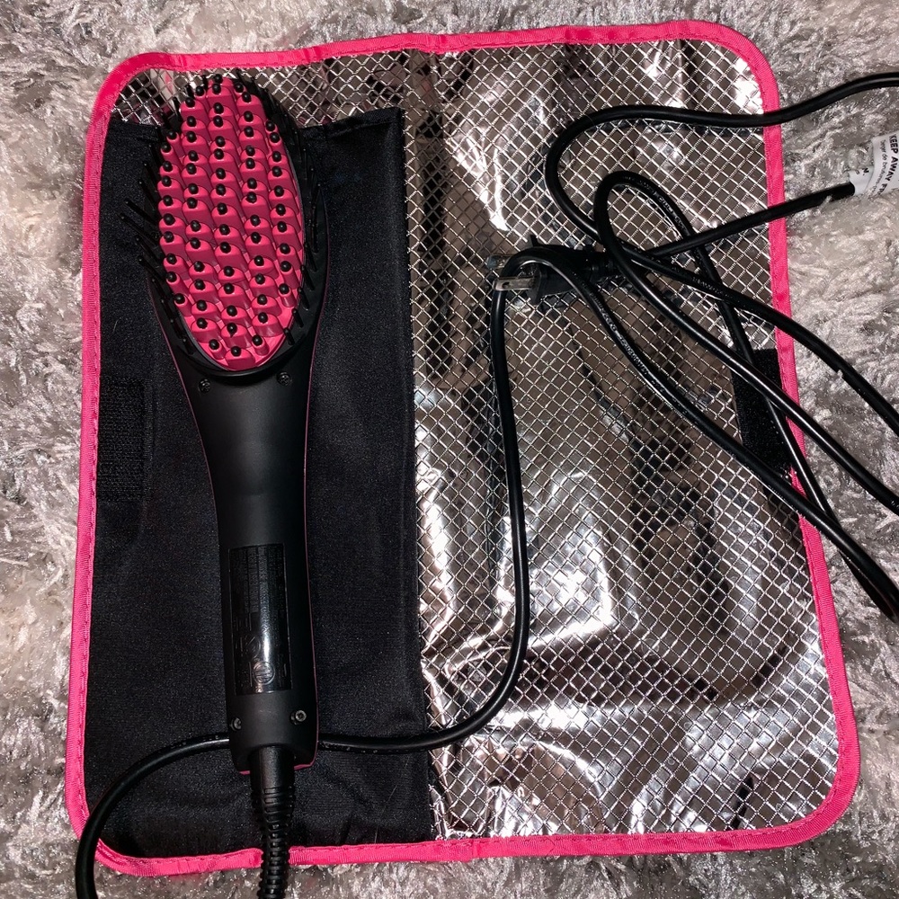 Simply straight straightening brush